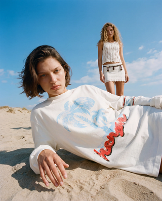 Hansen & Gretel Daniel Long Sleeve Tee in Vintage White Skate