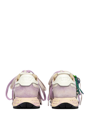 Autry Reelwind Super Vintage Low women’s sneakers with azure suede and nylon, gray crackle effect leather overlays, and retro runner sole with vintage finish.