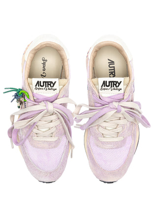 Autry Reelwind Super Vintage Low women’s sneakers with azure suede and nylon, gray crackle effect leather overlays, and retro runner sole with vintage finish.