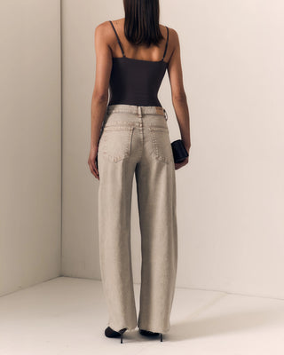 LE JEAN Nomad Tuck Jean in Desert Sands